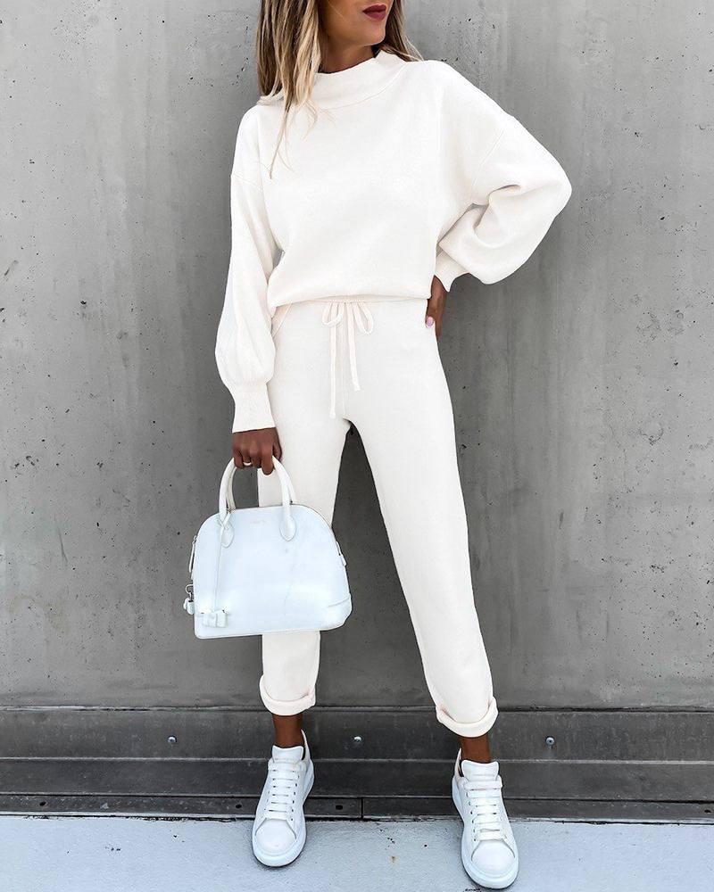 Ensemble maille blanc cassé, pull col montant et pantalon