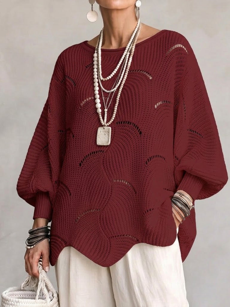 Pull ajouré bordeaux porté, ourlet en pointes